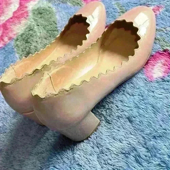 Beige faux patten leather scallop heels size 8#classy#girly#oldmoney#femine - Picture 6 of 10